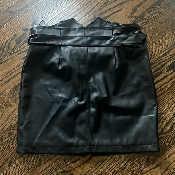 Faux leather wrap skirt - Picture 4 of 4